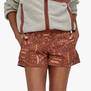 NWT Women’s Patagonia  2 1/2” Barely Baggies in Wandering Woods: Sisu Brown